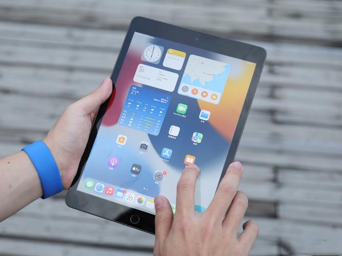 平板电脑最早在哪年推出，平板电脑最早是谁发明的？