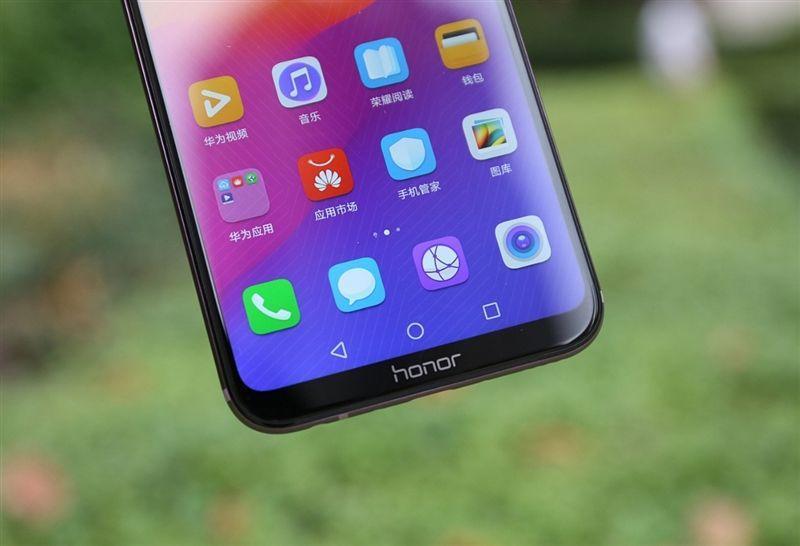 小米8和荣耀play3处理器哪个好，华为荣耀play3和小米8青春版哪个好