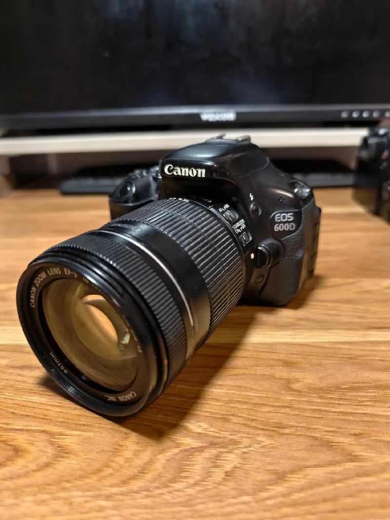 适马18200和佳能18200哪个好?？适马18200和佳能18200？-第1张图片-优品飞百科