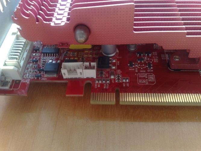 显卡有4个小接口干嘛的，显卡上的4个接口什么作用-第4张图片-优品飞百科