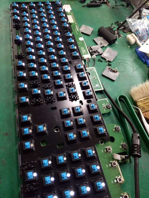 机械键盘轴怎么拆卸？机械键盘的键轴怎么拆？-第2张图片-优品飞百科