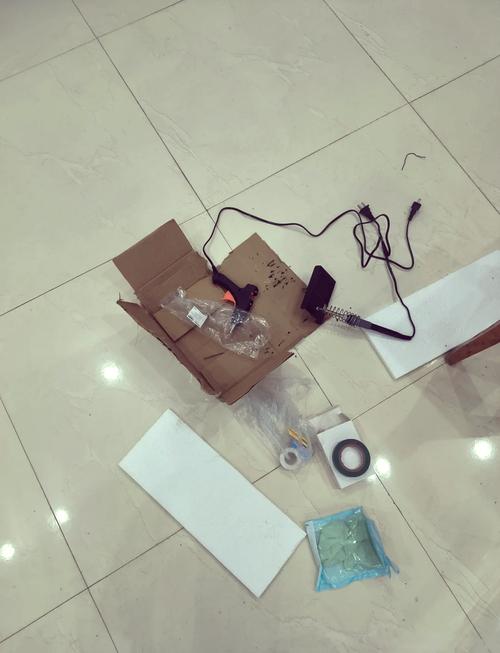 神舟笔记本电脑怎么样拆开键盘？神舟笔记本电脑怎么样拆开键盘图解？-第1张图片-优品飞百科