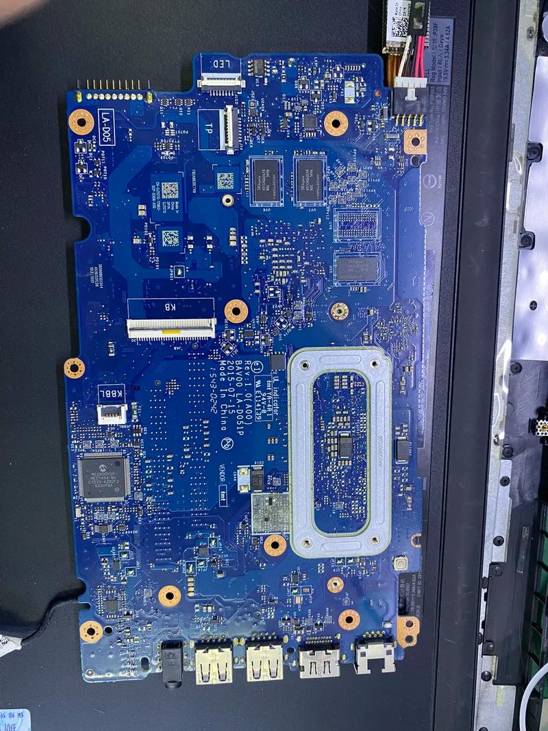 戴尔笔记本怎么拆机，戴尔笔记本怎么拆机重装系统？