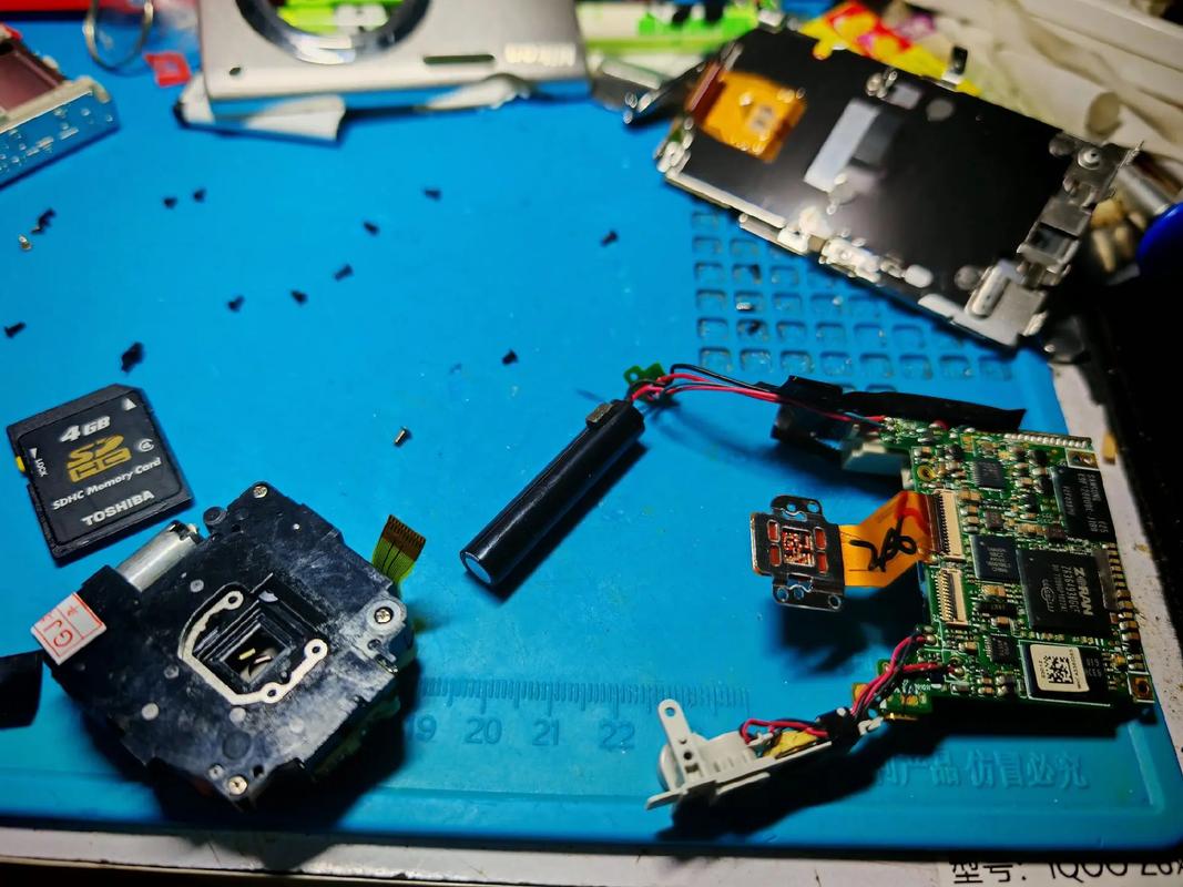 尼康单反相机镜头怎么取下来？尼康相机镜头怎样拆下来？