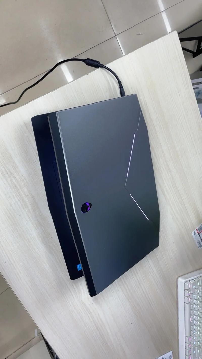 比外星人更贵的笔记本，比外星人差一点的笔记本-第1张图片-优品飞百科