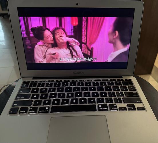 11寸笔记本多大长宽cm，11寸笔记本多长多宽？-第2张图片-优品飞百科