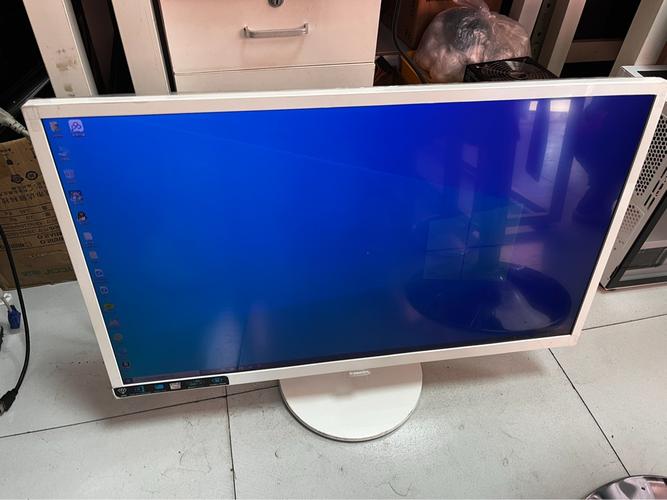 家用32寸显示器大吗，32寸显示器用着什么感受？