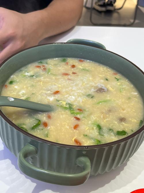 小米粥是冷水下锅还是热水下锅，电饭煲煮小米粥的方法？-第3张图片-优品飞百科