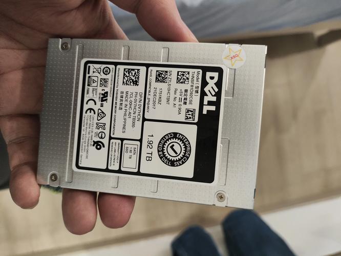 台式机硬盘长什么样子？台式机硬盘长啥样？-第3张图片-优品飞百科