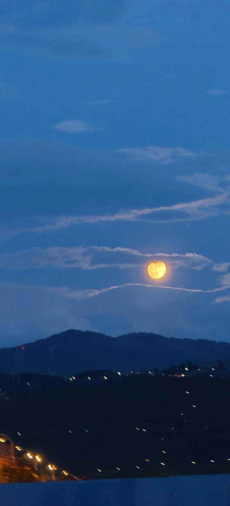 今日天气月亮图片，2022年定向士官招收条件？-第1张图片-优品飞百科