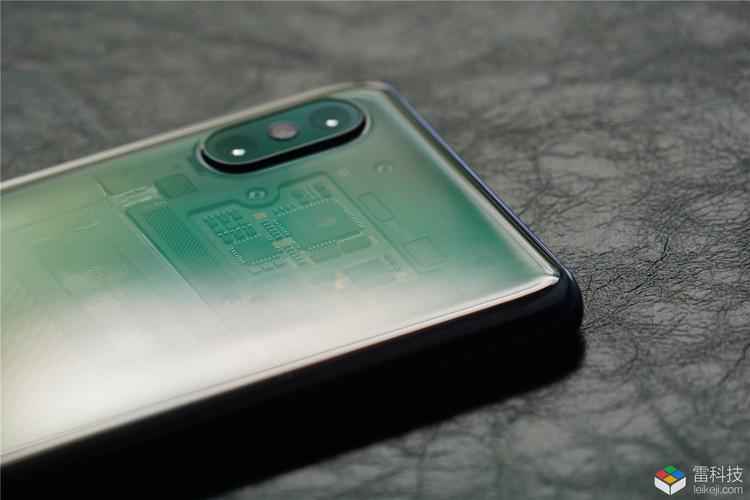 小米8透明探索版怎么样值得购买吗？小米8透明探索版和普通版区别？