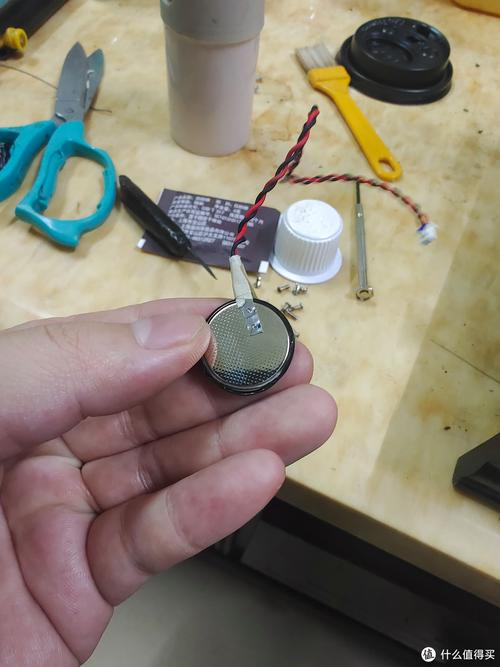 台式机主板上的纽扣电池怎么拆？台式电脑主板上的纽扣电池怎么取下来？-第2张图片-优品飞百科