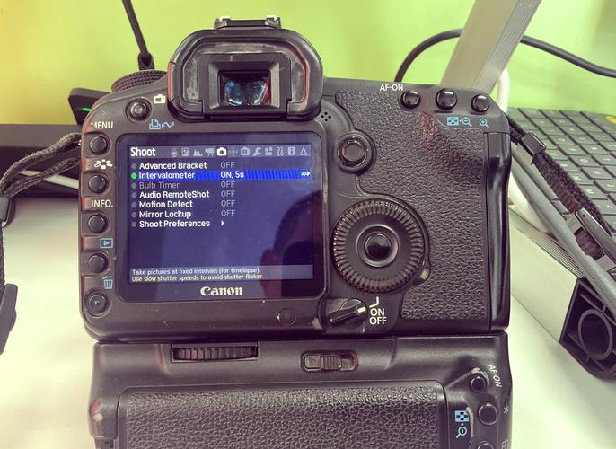 佳能5d2实时取景怎么对焦，佳能5d2实时取景设置-第1张图片-优品飞百科