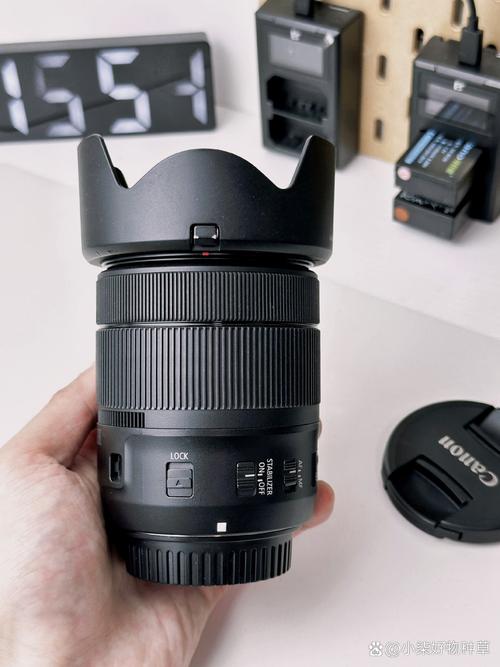 佳能18135和18200哪个好，佳能镜头18135和18200有什么区别？