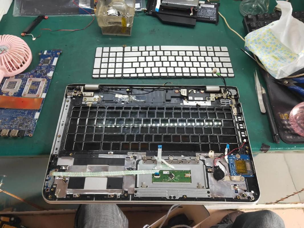 水洒在笔记本电脑键盘上怎么办？水撒到笔记本电脑键盘上会坏吗？-第1张图片-优品飞百科