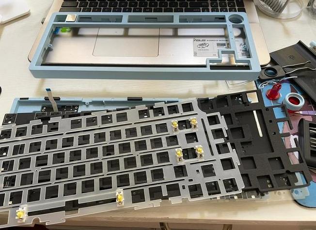 水洒在笔记本电脑键盘上怎么办？水撒到笔记本电脑键盘上会坏吗？-第2张图片-优品飞百科