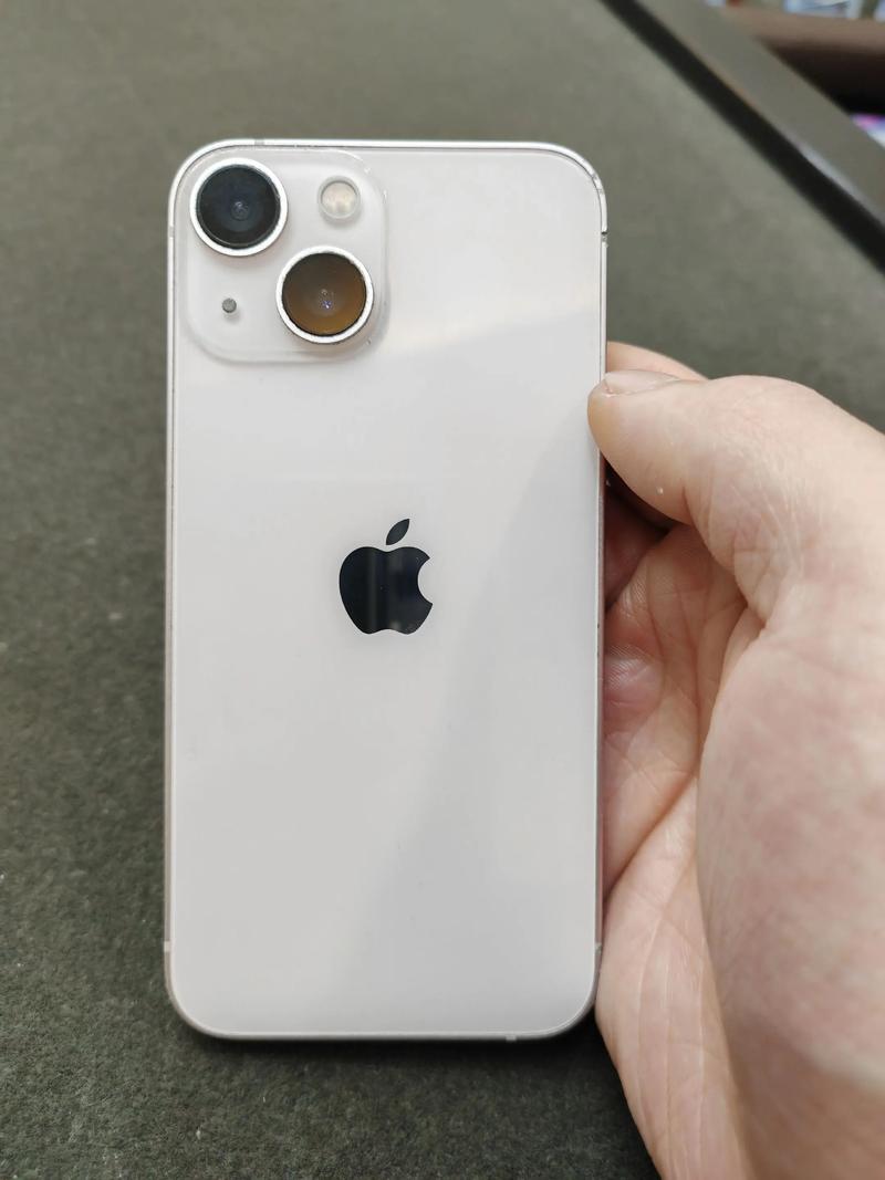 苹果13mini跟13哪个更值得入手，苹果13跟13mini哪个好？