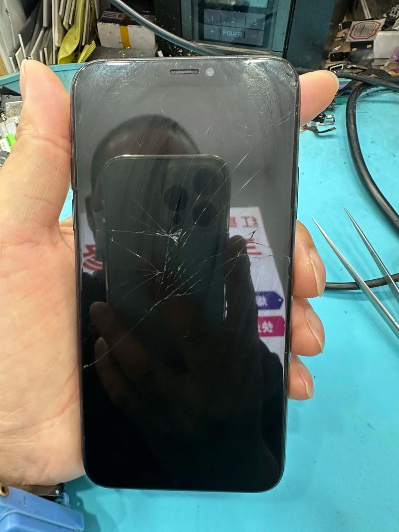 iphone触屏失灵乱跳怎么解决，苹果手机触摸屏失灵乱跳怎么办？